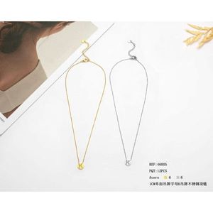 Collana con Ciondolo a Forma di Lettera K in Acciaio Inossidabile, Charm Monofacciale da 1 Cm, Gioielli alla Moda - Product Image 1