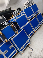 Équipement audio, vidéo et éclairage professionnel, flight case avec deux enceintes pleines fréquences de 15 pouces