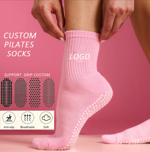 جوارب بيلاتس مخصصة للخريف بتصميم مانع للانزلاق على الجزء السفلي، مثالية لاستوديوهات اليوغا وتدريبات الريفورمر، ناعمة وماصة للعرق ومضادة للانزلاق. - Product Image 1