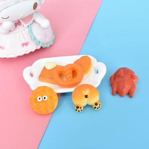 Hengxin ขนมปังทรงขนมปังขนาดเล็กสำหรับเล่นอาหารขนมปังทรงขนมปังเบเกิลครัวซองต์คุกกี้ย่างทรงสี่เหลี่ยมเสน่ห์เรซินสำหรับบ้านตุ๊กตางานฝีมือ - Product Image 5