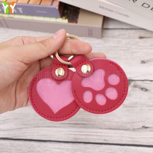 Round pet hair storage <b>leather</b> <b>keychain</b>, can be hot-stamped with gold lettering, a keepsake pendant for cats and dogs. - Product Image 2