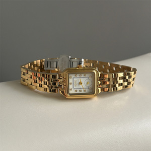 Reloj de Cuarzo Cuadrado Plateado Vintage para Mujer, Esfera con Números Romanos, Brazalete de Metal de Lujo, Reloj de Pulsera Elegante de Estilo Clásico - Product Image 3