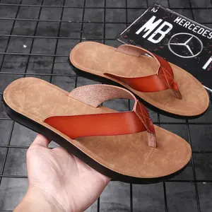 Sandalias antideslizantes con Clip para los pies para hombre, chanclas de cuero a la moda, zapatillas de exterior para verano, venta al por mayor de fábrica