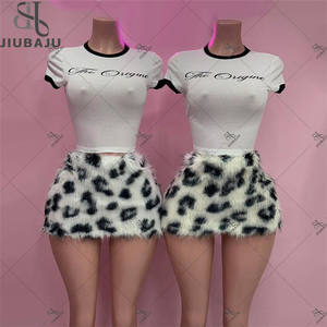 Nuovi set estivi in due pezzi con scritte Y2K da <span class=keywords><strong>donna</strong></span> O collo a manica corta Top corto e Mini gonne in pelliccia - Product Image 2