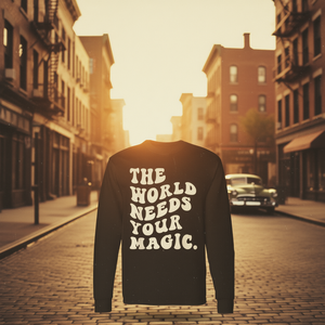 Le monde a besoin de votre magie, t-shirt rétro à manches longues motivant - Product Image 3