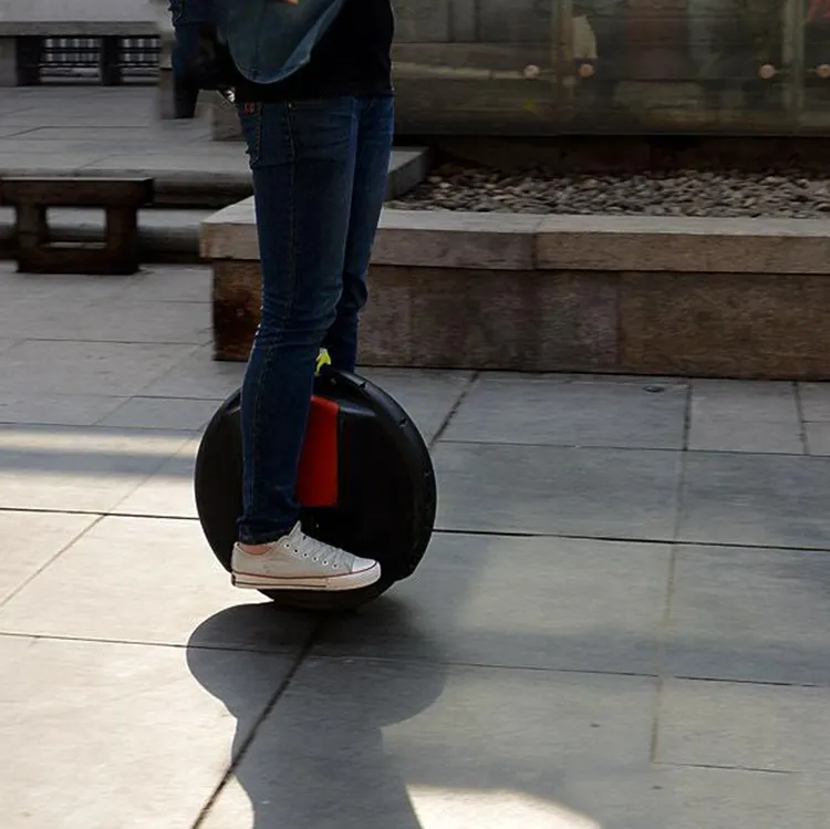 Monociclo de una rueda, patinete eléctrico de equilibrio