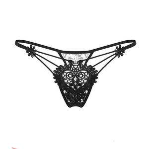 Culottes string sexy pour femmes, dentelle noire, design minimaliste, lingerie de style européen. - Product Image 5