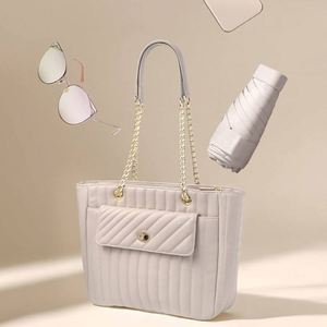 Parapluie de poche minimaliste portable pour femmes, 6 plis, compact, tout-en-un, manuel, coupe-vent, imperméable, poignée en plastique - Product Image 2