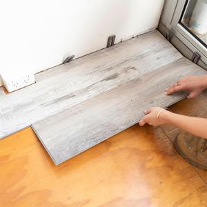 Grano de madera Textura impermeable Ignífugo Clic <span class=keywords><strong>Interlocking</strong></span> SPC Piso Pisos de vinilo Azulejos LVT Tablón Pisos de vinilo de lujo - Product Image 1