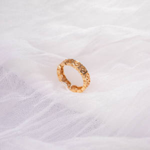 Bague à motif géométrique plaquée or, design sculpté complexe, bague empilable réglable, bijoux de luxe tendance - Product Image 1