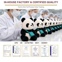 Peluche géante de panda mignon assis avec sac bandoulière et broderie, animal en peluche doux pour la décoration de chambre et cadeau pour enfants