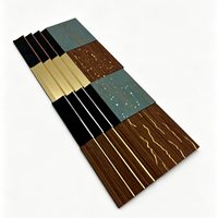 Panneau mural WPC classique gaufré mat, imitation bois, pour la décoration intégrale de la maison