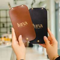 Porte-documents en similicuir et contreplaqué avec logo personnalisé en feuille d'or pour restaurants et bars, avec bouton, pour chéquier et factures