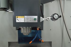 เครื่องจักรกลึงซีเอ็นซี 5 แกน VMC1890 ยี่ห้อ FANUC พร้อมฟังก์ชัน RTCP ความแม่นยำในการกำหนดตำแหน่ง 0.005 มม. ปรับแต่งได้ 24 หัวจับเครื่องมือ ATC สำหรับงานหนัก โลหะ - Product Image 6