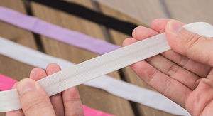 Largeur <span class=keywords><strong>15</strong></span> <span class=keywords><strong>mm</strong></span> noir blanc coloré rose violet chinlon <span class=keywords><strong>plat</strong></span> bord élastique enveloppant bande de passepoil ruban extensible pour sous-vêtements soutien-gorge - Product Image 4