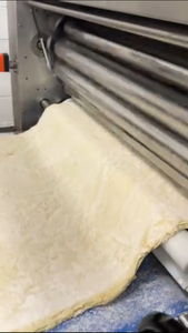 Ligne de découpe de beignets personnalisée, machine à beignets Berliner, ligne de production automatique de beignets pour usine alimentaire - Product Image 5