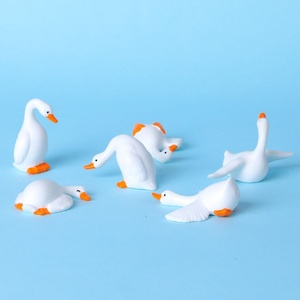 Figura de Ganso Blanco Grande y Relajado de Resina para Micropaisajes, Accesorios de Decoración DIY para Jardinería, Coche y Escritorio, Pequeño y Adorable - Product Image 1