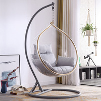 Chaise d'intérieur et d'extérieur en acrylique moderne bambou patio rotin osier oeuf suspendu balançoire chaise transparente avec support en métal