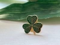 Fabrication Broche en métal en forme de plantes Épinglette en émail doux pour chapeau feuille verte Accessoires de chapeau de mode personnalisés Épingles en émail exquises