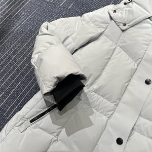 Chaqueta de Plumón <span class=keywords><strong>con</strong></span> <span class=keywords><strong>Capucha</strong></span> Gris Claro, Cintura Ajustable <span class=keywords><strong>con</strong></span> Cordón, Bolsillos <span class=keywords><strong>con</strong></span> Cremallera y Cierre a Presión, Corte Ajustado, Abrigo Cálido de Invierno, Venta al Por Mayor - Product Image 5