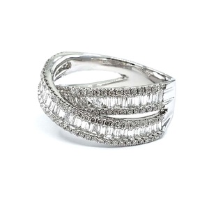 Chine Vente en gros Précieux Fabuleux Design de Luxe 18k Solide Or Blanc Véritable Baguette Diamant Bague en forme de croix pour Femme - Product Image 2