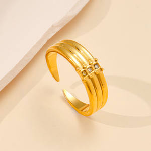 แหวนเปิดสแตนเลสชุบทอง 18K สไตล์มินิมอล วินเทจ ประดับเพชรซิคอนเล็ก 3 เม็ด เครื่องประดับแฟชั่นอเนกประสงค์สำหรับผู้หญิง - Product Image 5