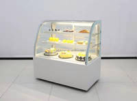 Vitrine réfrigérée pour gâteaux, destinée aux restaurants commerciaux.