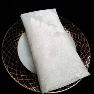 Serviette en tissu jacquard polyester avec motif floral damassé tissé et bordure ourlée pour les décorations de table de banquet de mariage - Product Image 1