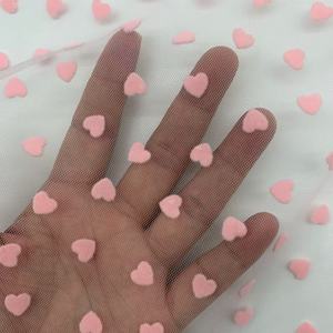 Tela de encaje de malla de tul de punto flocado con corazón de amor rosa de nailon 100% para vestido de fiesta de baile de niña tutú y decoración de boda - Product Image 2