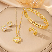 Ensemble de bijoux de luxe classique en acier titane électroplaqué, comprenant collier, boucles d'oreilles et bague, idéal pour mariage, fiançailles ou comme cadeau.