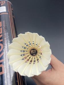 畅销耐用高品质昆利羽毛球2层软木青铜OEM鹅毛羽毛球 - Product Image 4