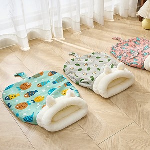 Fabricante caliente invierno cálido semi cerrado saco de dormir para mascotas suave cómoda cama para dormir para gatos polar cálido gato cueva para mascotas pequeñas - Product Image 3