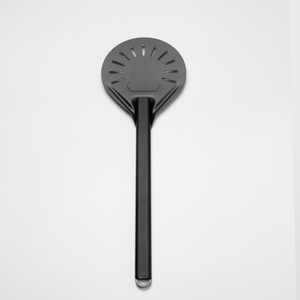 Pelle à <span class=keywords><strong>pizza</strong></span> professionnelle en alliage d'aluminium noir, longue et rigide, avec poignée en cuir fendue, adaptée aux fours commerciaux - Product Image 4