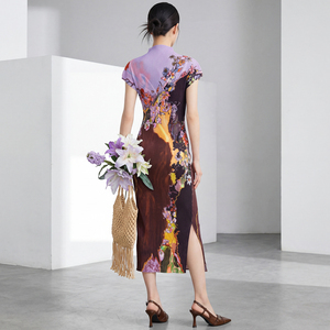 Vestido Midi Estilo Chino con Cuello Mandarín y Estampado Floral, Ajustado, de Manga Corta, Tejido en Seda, PY 2026 - Product Image 5