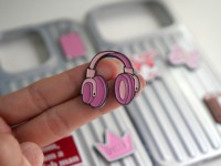 Épingles et autocollants pour téléphone en émail électroplaqué zinc et fer, style britannique rétro avec citation amusante, adhésif 3M, accessoires décoratifs DIY pour coque