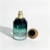 Nouveaux flacons de parfum design 50ml, vert dégradé, épaule inclinée, atomiseur rechargeable, emballage en verre avec couvercle en bois
