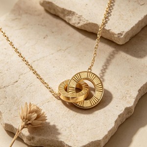 Collana con Doppio Anello a Numeri Romani in Tungsteno Senza Colore, Catena Leggera di Lusso Elettroplaccata per Donna - Product Image 1