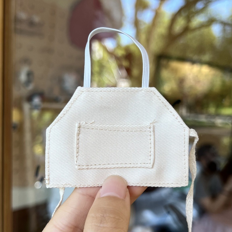 Delantal blanco con bolsillo