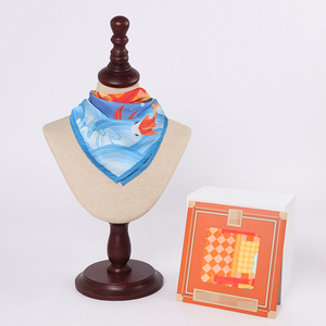 وشاح ساتان نسائي مربع الشكل مطبوع بالحرير بتصميم زهور أنيق من JSMART - Product Image 3