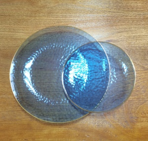 Assiettes à <span class=keywords><strong>dessert</strong></span> en plastique PS transparentes écologiques de luxe modernes de 7 pouces, 50 pièces, motif personnalisé pour la décoration de table de mariage - Product Image 2