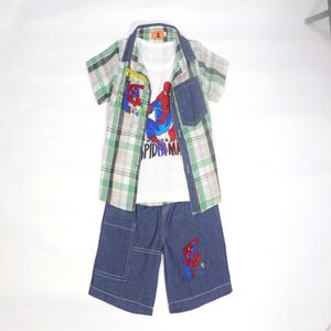 2023キッズ服スパイダーマンハワイアンスタイルボーイズカジュアルベストチェック柄シャツデニムショーツ子供用純綿スリーピーススーツ - Product Image 1