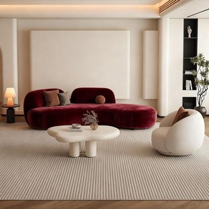 Sofá de tela curvo en forma de S, color burdeos, moderno y minimalista, para salas de estar pequeñas y áreas de recepción. - Product Image 2