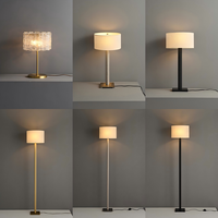 Lampe de table et lampadaire de luxe en laiton, design moderne et minimaliste, pour chevet, bureau, lecture, avec suspension en verre et cristal, modèle Gold Glow