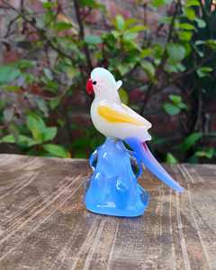 Miniatura de Loro de Vidrio Soplado a Mano, Base Azul, Colores Blanco, Amarillo y Rojo, Artesanía Animal Hecha a Mano, Decoración para Año Nuevo y Día de la Tierra - Product Image 6