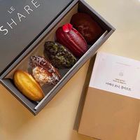 IMEE Taille Personnalisée Rouge Noir Carton Fantaisie Livre Gâteau Petite Madeleine Dessert Doux Cuisson Boîte De Nourriture Couvercle Séparé Boîte De Papier