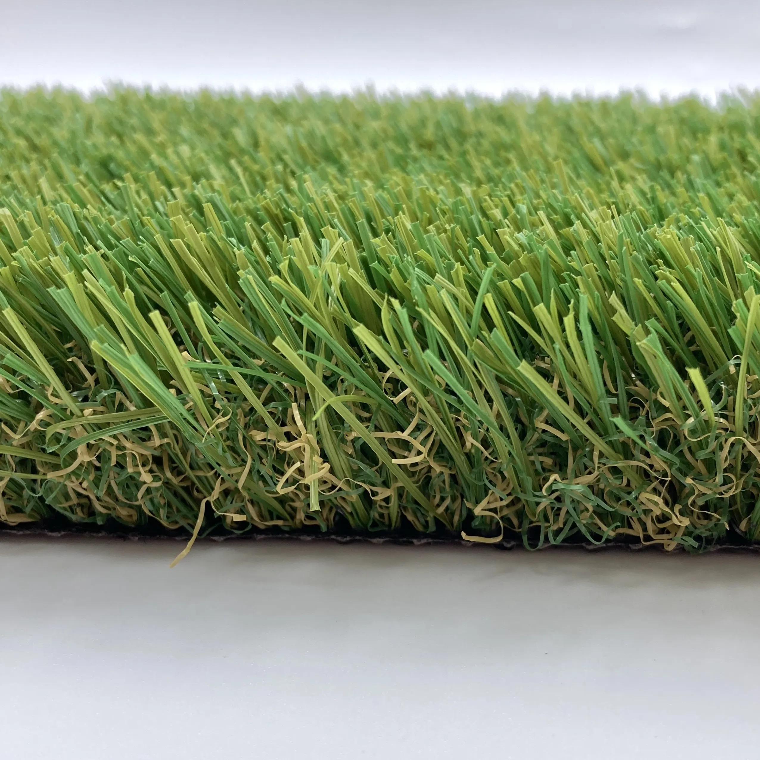 Uni C forma quattro colori di alta qualità erba erba artificiale tappeto erboso artificiale all'aperto per il giardino di casa