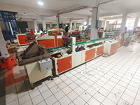 Machine entièrement automatique pour produire des pièges à cafards et libérer les panneaux de colle d'insectes en papier.
