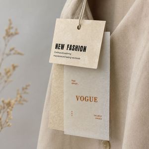 Etiquetas colgantes personalizadas ecológicas de papel impreso al por mayor para ropa de marca - Product Image 1