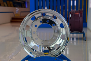 ขอบล้อรถบรรทุกทำจากอะลูมิเนียมหลอมขนาด22.5นิ้วขอบล้อ12R22.5 315/80R22.5อัลลอยด์ปรับแต่งได้ตามต้องการสำหรับรถบรรทุกสภาพใหม่ - Product Image 6