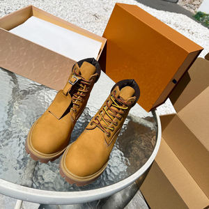 Botas de trabajo de cuero genuino impermeables de diseño original de lujo, botas de cuero de caña alta para otoño e invierno, cálidas para exteriores. - Product Image 1